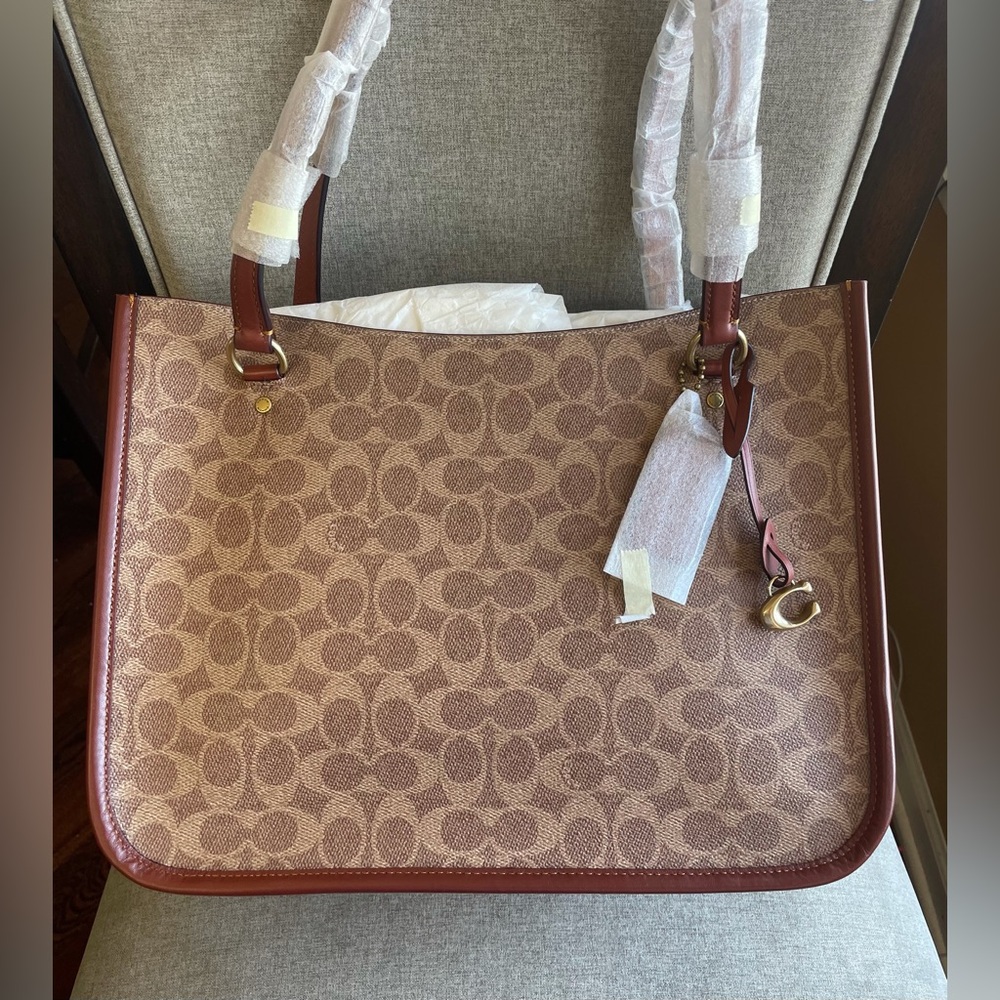 NWT！COACH Tyler Carryall Tote In Signature Canvas（C2591）Tan/Rust FAST SHIPPING